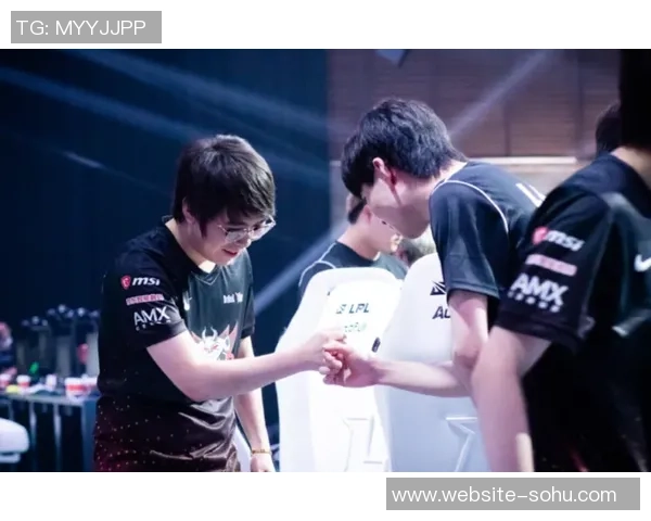 JDG战队凭借69分稳居大师赛积分榜首位争夺冠军之路愈发明朗 JDG战队凭借69分稳居大师赛积分榜首位争夺冠军之路愈发明朗