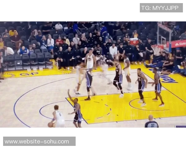 勇士在主场遭马刺逆转失利关键时刻表现令人失望 勇士在主场遭马刺逆转失利关键时刻表现令人失望