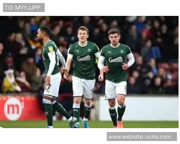 布鲁斯与普利茅斯的激烈对决揭示足球战术的魅力与挑战