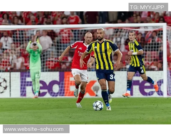 本菲卡与那不勒斯激战正酣谁能在欧冠赛场笑到最后